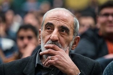 حسین شریعتمداری: آقایان مسئول! نگاهتان با نگاه دشمن چه فرقی دارد؟ در تمامی موارد شبیه هستید / دشمن به عنوان میانجی، دنبال کسی می&zwnj;گردد که قبلاً در نظام مسئولیت داشته و مسئولیتش برای مردم شناخته شده باشد / نتانیاهو عده&zwnj;ای را در داخل سرمایه خودشان معرفی کرد؛ آنوقت ما بدون آنکه توبه کنند، به آنها مسئولیت دادیم