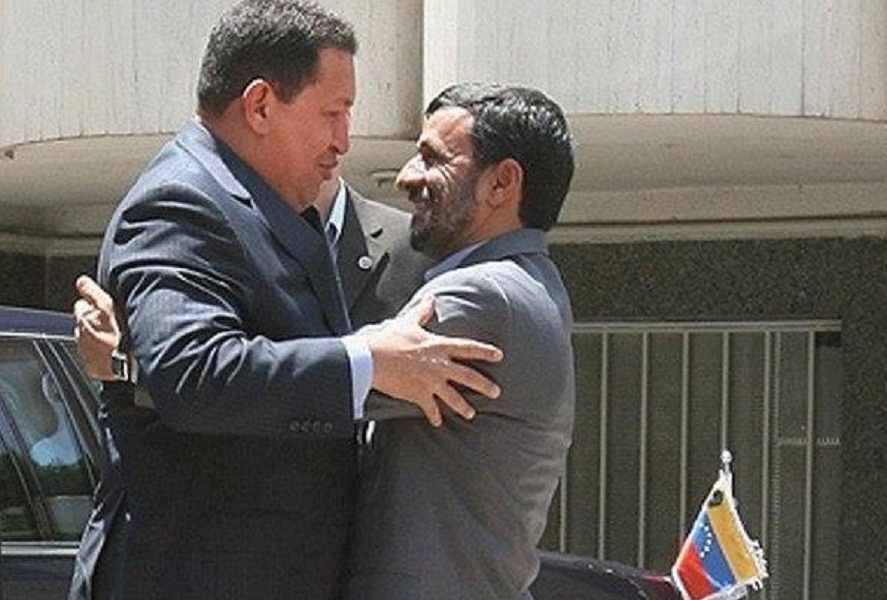 فاضل لنکرانی درباره تعهد دو میلیارد دلاری احمدی نژاد به ونزوئلا: پدرم گفت از او بپرسید در کشوری که این همه جوان بیکار وجود دارد، به چه ملاک شرعی دو میلیارد دلار تعهد به کشور کفر دادی؟&zwnj; / مگر تو اختیار تام داری هر چه دلت بخواهد هر جا ببری؟ / تمام این پول را در قیامت ضامن هستی