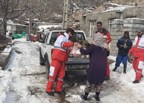 فرماندار لنگرود: هشت روستا کوهستانی درگیر برف هستند
