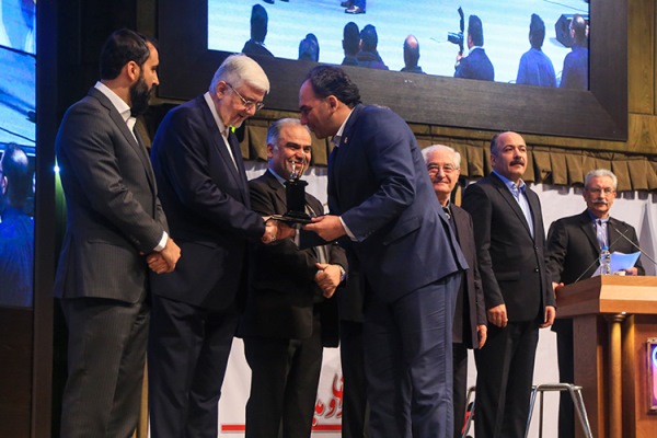 بانک پاسارگاد برای ششمین سال متوالی تندیس زرین جایزه ملی مدیریت مالی ایران را دریافت کرد