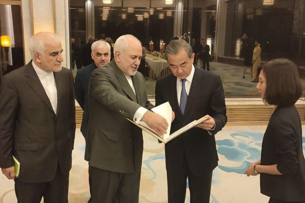 پاسخ شفاهی وزیر خارجه چین به توئیت ظریف به زبان چینی