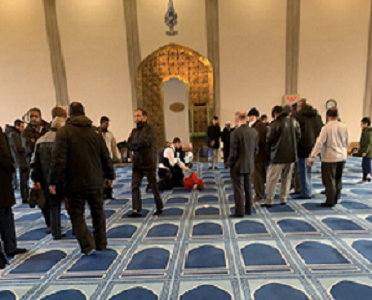 یک &laquo;فرد نژادپرست&raquo; با چاقو به حاضران در مسجدی در لندن حمله کرد