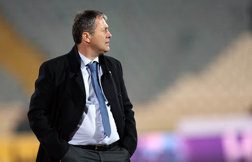 اسکوچیچ تک و تنها امور را جلو می‌برد