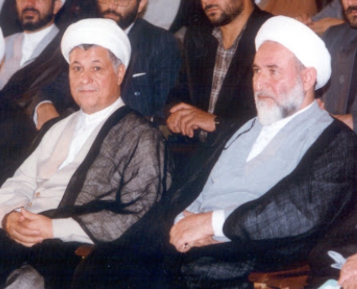 خاطرات آیت&zwnj;الله هاشمی؛ ۱۴ اسفند ۱۳۷۱ تا ۱۳۷۵: علی لاریجانی برای ترغیب حسن روحانی و حسن حبیبی برای شرکت در انتخابات پیگیری کرد / به محمد يزدى در مورد گزارشى كه اطلاعات از ممنوع كردن سيگار در زندان&zwnj;ها داده بود، تذكر دادم