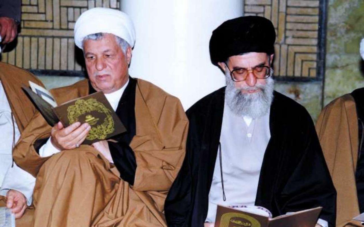 خاطرات آیت&zwnj;الله هاشمی؛ ۱۶ اسفند ۱۳۷۱ تا ۱۳۷۵: به وزارت کشور تذکراتی در مورد انتخابات دادم؛ به محسن گفتم پیگیری کند / رهبری گفتند در مورد سرمایه گذاری خارجی به شرط عدم مخالفت با قانون اساسی مخالفتی ندارند