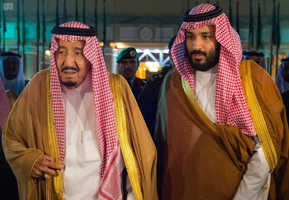مجتهد، افشاگر عربستانی: بن سلمان در حال آماده کردن بیانیه ای با امضای ملک سلمان مبنی بر کناره گیری او از تاج و تخت به نفع پسرش است / دستگیر شدگان تنها بن عبدالعزیز و بن نایف نیستند؛ ده ها نفر دیگر از خاندان آل سعود بازداشت شده  اند