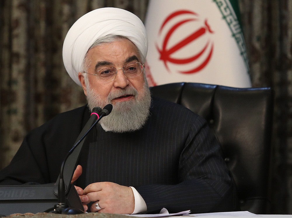 روحانی: وقتی می گوییم سفر خطرناک است، سفر داخل استان هم خطرناک است / حتی الامکان تردد را به حداقل ممکن کاهش دهید / جابجایی تعطیلات عید به بعد از موضوع کرونا، امکانپذیر نیست / مردم برای آب و برق نگرانی نداشته باشند / شایعات این روزها به صداوسیما هم سرایت کرده؛ یک گوینده میگوید من دلم برای رییسجمهور تنگ شده! / یک دفعه میگویند فلان استان نابود شد؛ با استاندار صحبت میکنم، میگوید ۱۲ نفر فوتی داشتیم / اگر ۱۲ فوتی داریم، ۱۲۰ نفر ترخیص میشوند / نمیخواهم بگویم کرونا را کوچک بپنداریم اما بزرگتر از چیزی که هست نبینیم روحانی: وقتی می گوییم سفر خطرناک است، سفر داخل استان هم خطرناک است / حتی الامکان تردد را به حداقل ممکن کاهش دهید / جابجایی تعطیلات عید به بعد از موضوع کرونا، امکانپذیر نیست / مردم برای آب و برق نگرانی نداشته باشند / شایعات این روزها به صداوسیما هم سرایت کرده؛ یک گوینده میگوید من دلم برای رییسجمهور تنگ شده! / یک دفعه میگویند فلان استان نابود شد؛ با استاندار صحبت میکنم، میگوید ۱۲ نفر فوتی داشتیم / اگر ۱۲ فوتی داریم، ۱۲۰ نفر ترخیص میشوند / نمیخواهم بگویم کرونا را کوچک بپنداریم اما بزرگتر از چیزی که هست نبینیم