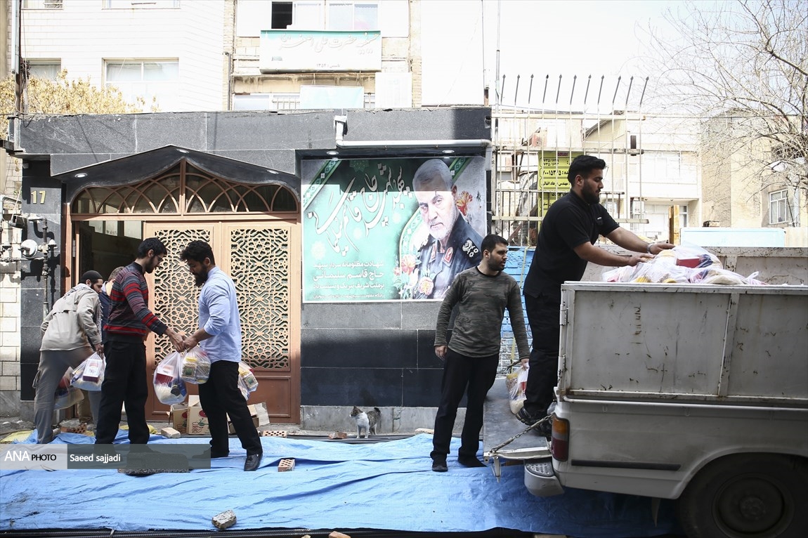 تصاویر: توزیع مردمی سبد مواد غذایی در مناطق محروم تهران