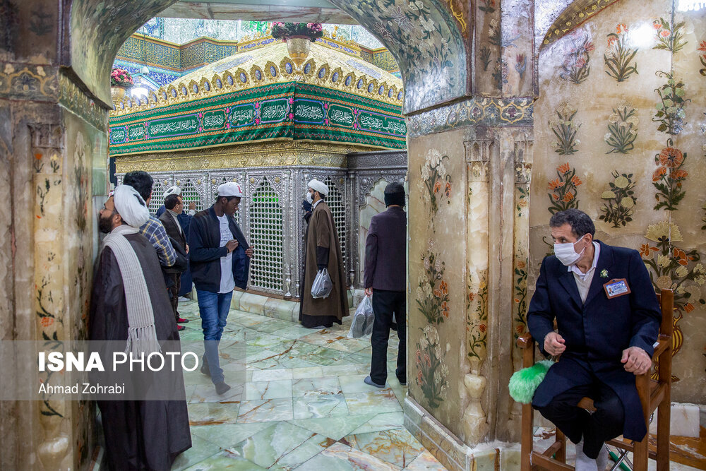 ضدعفونی کردن حرم حضرت فاطمه معصومه(س)