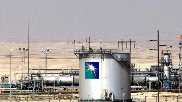دو نیروگاه پمپاژ نفت در ریاض، مورد هدف قرار گرفت/ وزیر نفت عربستان: انتقال نفت متوقف شده؛ با حملات تروریستی می&zwnj;خواهند انتقال انرژی جهانی را مختل کنند/ جهش ۱ درصد قیمت نفت، پس از حمله به تاسیسات نفتی عربستان