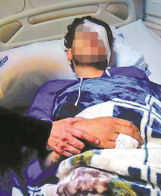 معلم، عینک را در چشم دانش&zwnj;آموزش خرد کرد