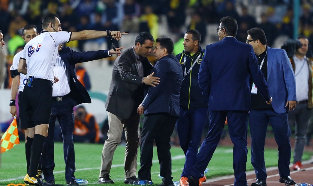 مدیرعامل سپاهان: ما هم سوم خرداد میزبان پرسپولیس هستیم/ برانکو به سینه داور ضربه زد
