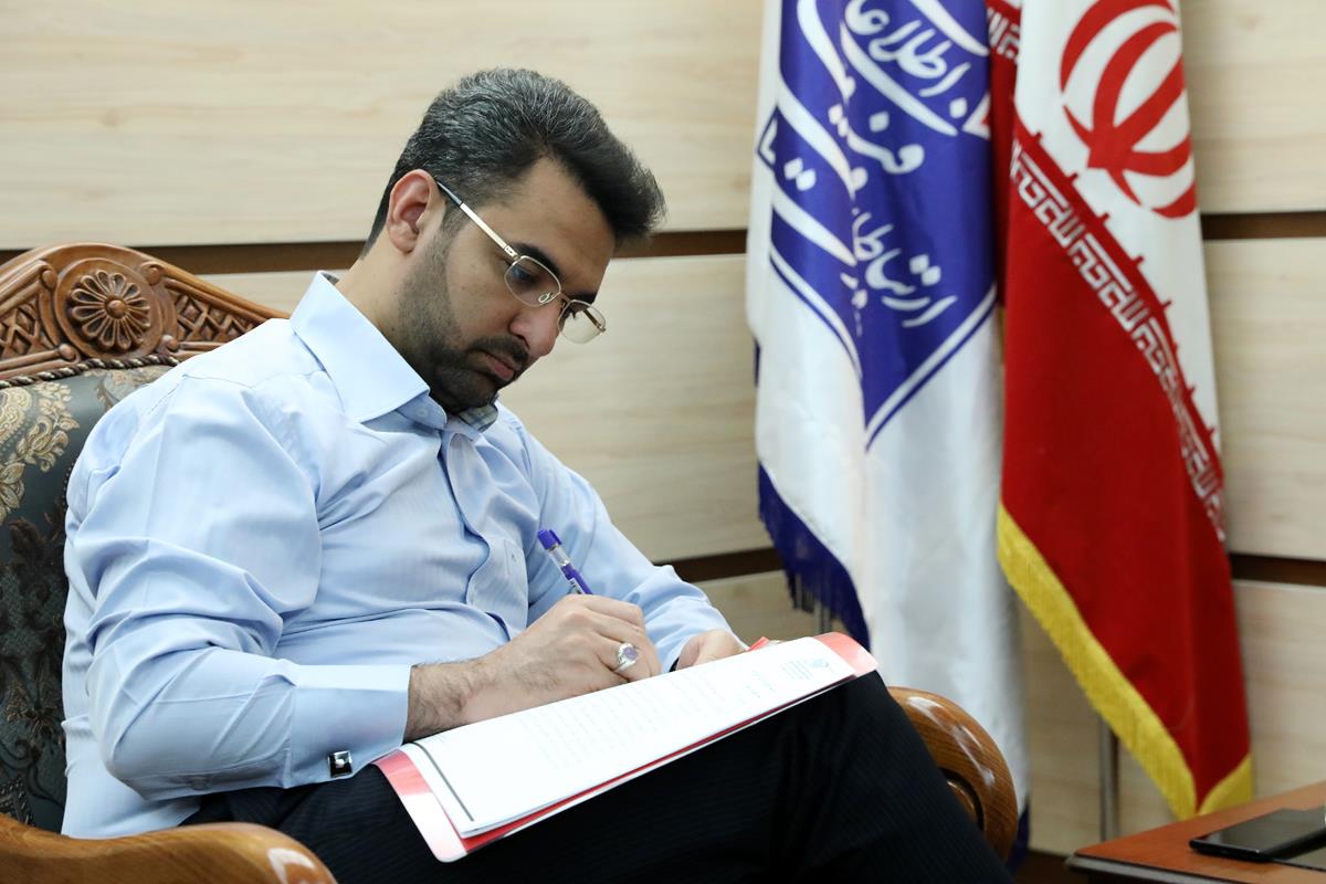وزیر ارتباطات: حذف برخی برنامه&zwnj;های کسب و کار&zwnj;های ایرانی در سیستم عامل اندروید/ تروریسم اقتصادی آمریکا، در حال تسری به اقتصاد فضای مجازی است!