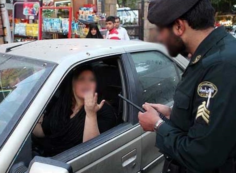 توضیح وزیر کشور درباره پیامکهای پلیس به رانندگان بدحجاب: این روش را می پسندم / وقتی این موضوع به دو یا سه مورد میرسد باید تعهد دهند توضیح وزیر کشور درباره پیامکهای پلیس به رانندگان بدحجاب: این روش را می پسندم / وقتی این موضوع به دو یا سه مورد میرسد باید تعهد دهند