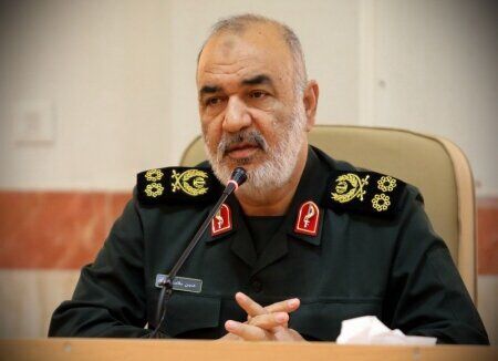 سرلشکر سلامی: نهراسیدن از قدرت ها راز حیات و سر بقای یک ملت است / ما از تاریخ سختی گذشته ایم و دشمنان بزرگی را به شکست کشاند سرلشکر سلامی: نهراسیدن از قدرت ها راز حیات و سر بقای یک ملت است / ما از تاریخ سختی گذشته ایم و دشمنان بزرگی را به شکست کشاند