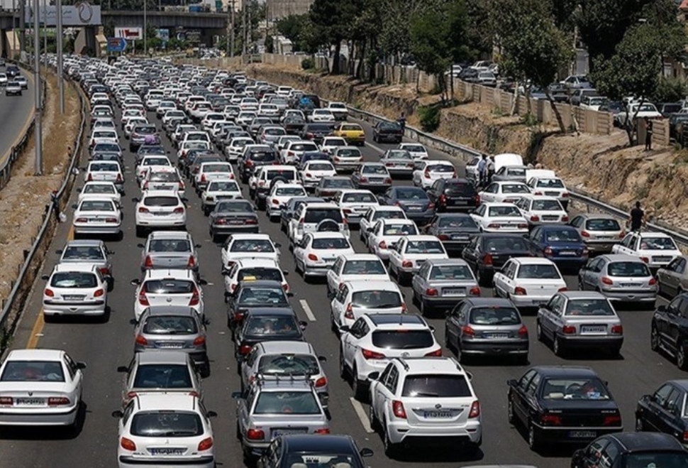 ترافیک در جاده های منتهی به تهران نیمه سنگین است