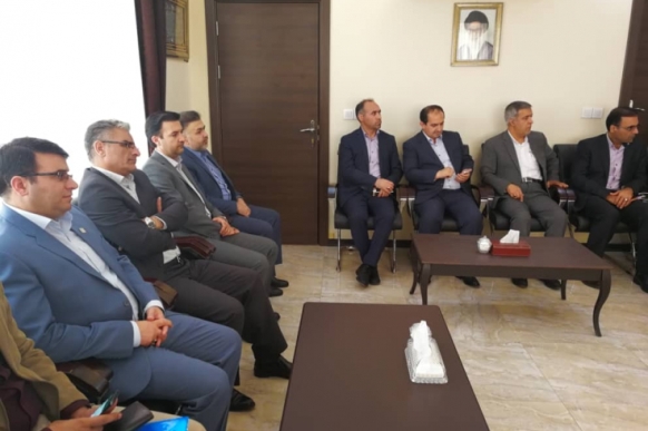 پیروزبخت در ديدار با توليت آستان شاهچراغ (ع) :استفاده از کالای غیراستاندارد زیبنده ایران اسلامی نیست