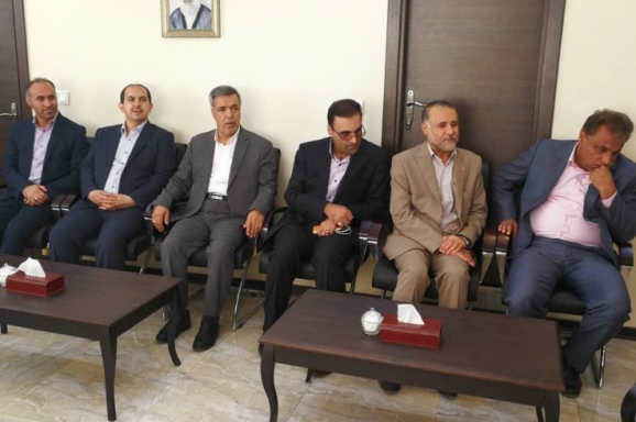 پیروزبخت در ديدار با توليت آستان شاهچراغ (ع) :استفاده از کالای غیراستاندارد زیبنده ایران اسلامی نیست