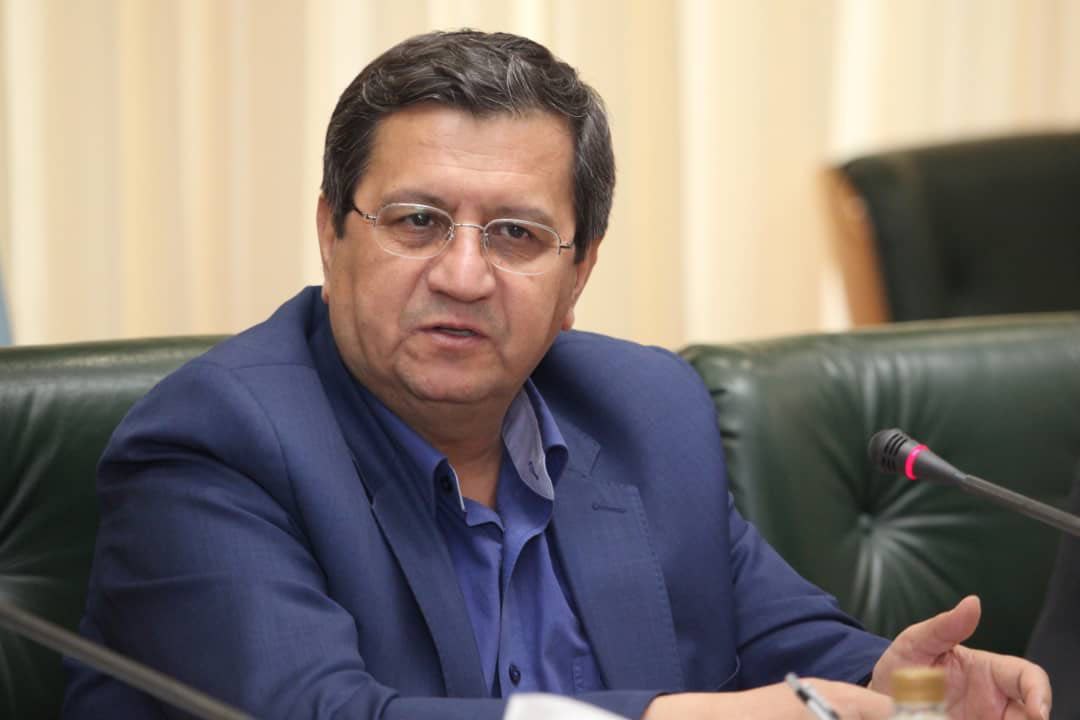 همتی: بانک مرکزی بر بازار ارز مسلط است؛ نوسانات گذراست / روز شنبه بازار ارز به طور جدی با نرخ منطقی به مانند چند روز گذشته، کار خود را آغاز می کند/ هیچ یک از بنیان های اقتصادی که تعیین کننده نرخ ارز است، تغییری نکرده / از نظر مبانی اقتصادی مشکلی در تثبیت بازار اقتصادی نداریم