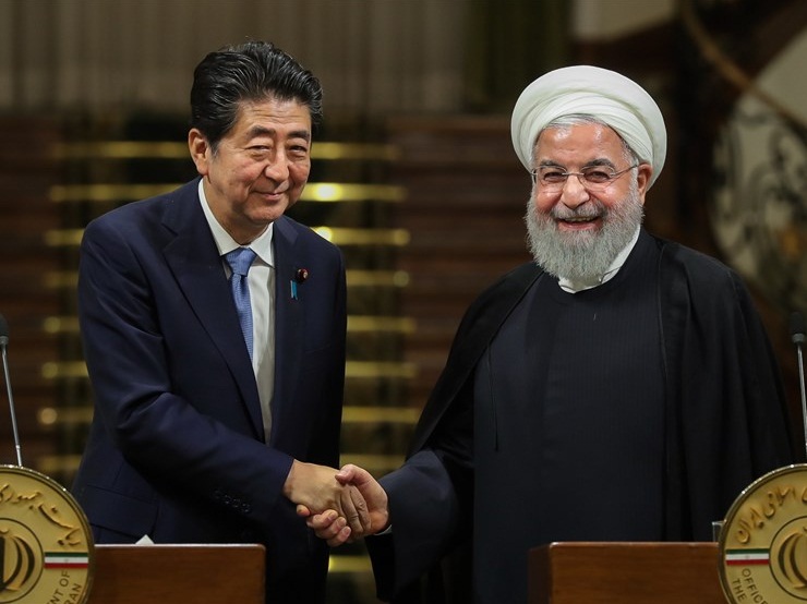 قصد شینزو آبه از سفر به تهران انتقال پیام بود نه میانجیگری / ژاپن در سیاست خارجی بسیار کم ریسک می کند / تا زمانی که مطمئن نشده اند، وارد پروسه میانجیگری نمی شوند قصد شینزو آبه از سفر به تهران انتقال پیام بود نه میانجیگری / ژاپن در سیاست خارجی بسیار کم ریسک می کند / تا زمانی که مطمئن نشده اند، وارد پروسه میانجیگری نمی شوند