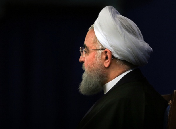 آیا روحانی پیرو منطق احمدی نژاد شده؟ / آقای رئیس جمهور! «تدبیر» پیشکش، لطفا همان کورسوی «امید» مردم را هم کور نکنید آیا روحانی پیرو منطق احمدی نژاد شده؟ / آقای رئیس جمهور! «تدبیر» پیشکش، لطفا همان کورسوی «امید» مردم را هم کور نکنید
