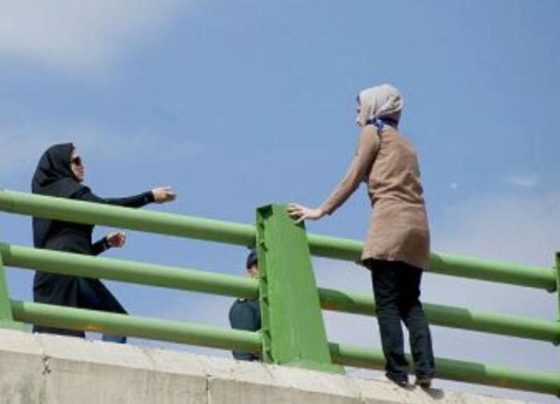 پلیس از خودکشی دختر جوان در شیراز جلوگیری کرد