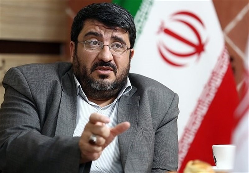 فواد ایزدی، کارشناس اصولگرای تلویزیون: صدا و سیما، ما را یاد تلویزیون&zwnj;های بلوک شرق دهه هفتاد می&zwnj;اندازد