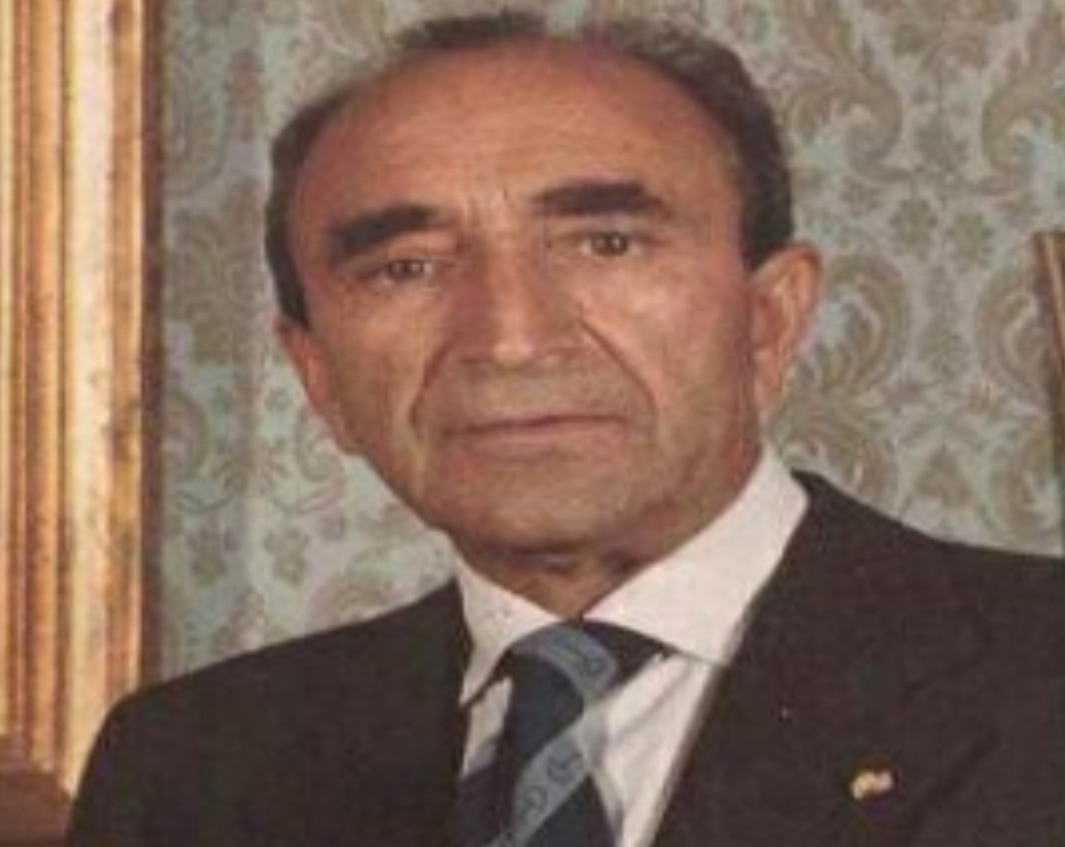 یادداشت&zwnj;های علم، دوشنبه ۲۳ تیر ۱۳۵۶: شاه: این سیاست پدرسوخته چیز غریبی است؛ روسیه و مصر تا دیروز به هم فحش خواهر و مادر می دادند، یکدفعه برادرانه آشتی می&zwnj;کنند / سفیر شیلی می گفت ما یک فیدل کاستروی دیگر را از صحنه برانداخته&zwnj;ایم