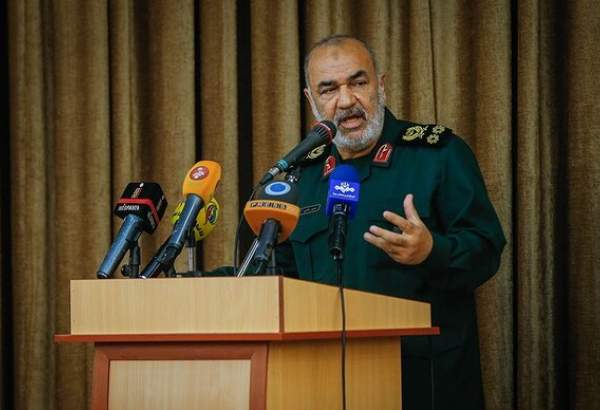 فرمانده کل سپاه: اجازه نگاه نامحرم به سرزمین خود را نمی&zwnj;دهیم