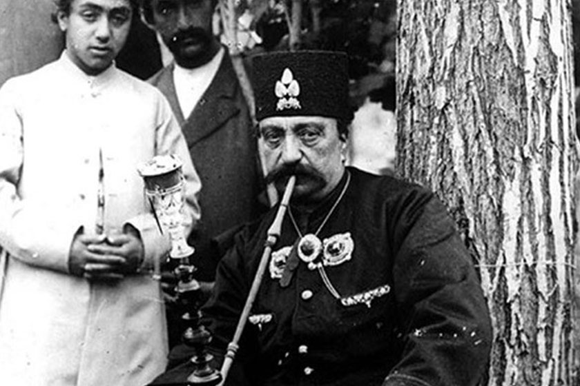 یادداشت های اعتمادالسلطنه در ۱۴ مرداد ۱۲۶۷ خورشیدی: سر ناهار و بعد از ناهار برای شاه روزنامه خواندم