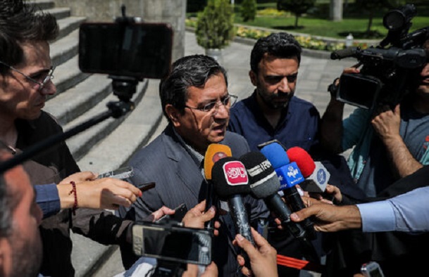 رئیس کل بانک مرکزی : قیمت کالاها فعلا به عددهای بالای دلار چسبندگی دارد؛ کاهش قیمت ها اتفاق می افتد تنها باید صبر کرد/ پرونده دانه درشتهای بدهکاران بانکی در بانک مرکزی در حال بررسی است رئیس کل بانک مرکزی : قیمت کالاها فعلا به عددهای بالای دلار چسبندگی دارد؛ کاهش قیمت ها اتفاق می افتد تنها باید صبر کرد/ پرونده دانه درشتهای بدهکاران بانکی در بانک مرکزی در حال بررسی است