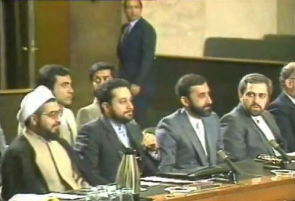 محتشمی&zwnj;پور گفت که ظریف آمریکایی است/ پیغام دادم که در این دنیا نمی&zwnj;توانم کاری انجام دهم، اما در آن دنیا از شما نخواهم گذشت