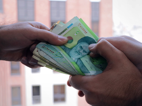 تمسخر اصطلاح علمی «چسبندگی قیمتها» در رادیو / آیا سطح معلومات کارشناسان صداوسیما در این حد است؟ تمسخر اصطلاح علمی «چسبندگی قیمتها» در رادیو / آیا سطح معلومات کارشناسان صداوسیما در این حد است؟