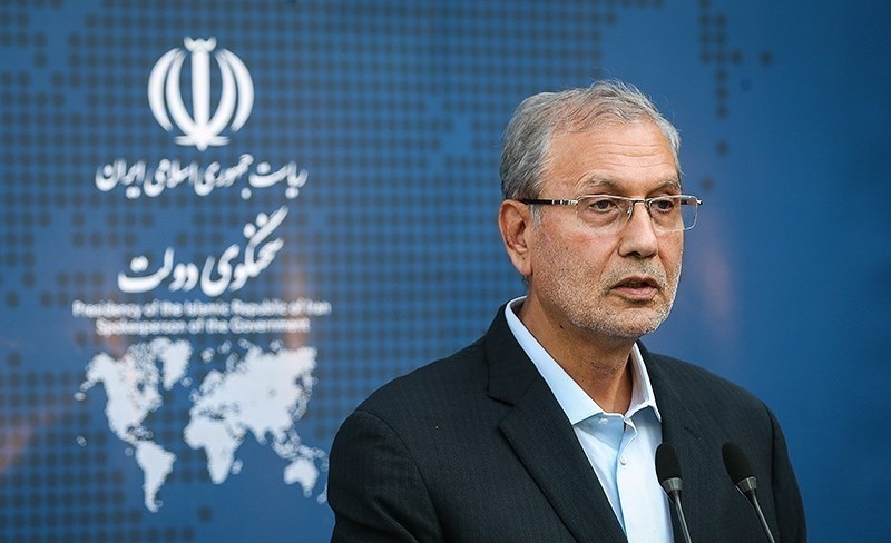 سخنگوی دولت: زنان میتوانند در ورزشگاه حضور داشته باشند؛ برای حضور زنان در بازی ایران و کامبوج بلیتفروشی انجام میشود/ برخی برنامهها در یک شبکه خاص خیلی جهتدار است/ یارانه نیازمندان و طبقات متوسط حذف نخواهد شد سخنگوی دولت: زنان میتوانند در ورزشگاه حضور داشته باشند؛ برای حضور زنان در بازی ایران و کامبوج بلیتفروشی انجام میشود/ برخی برنامهها در یک شبکه خاص خیلی جهتدار است/ یارانه نیازمندان و طبقات متوسط حذف نخواهد شد