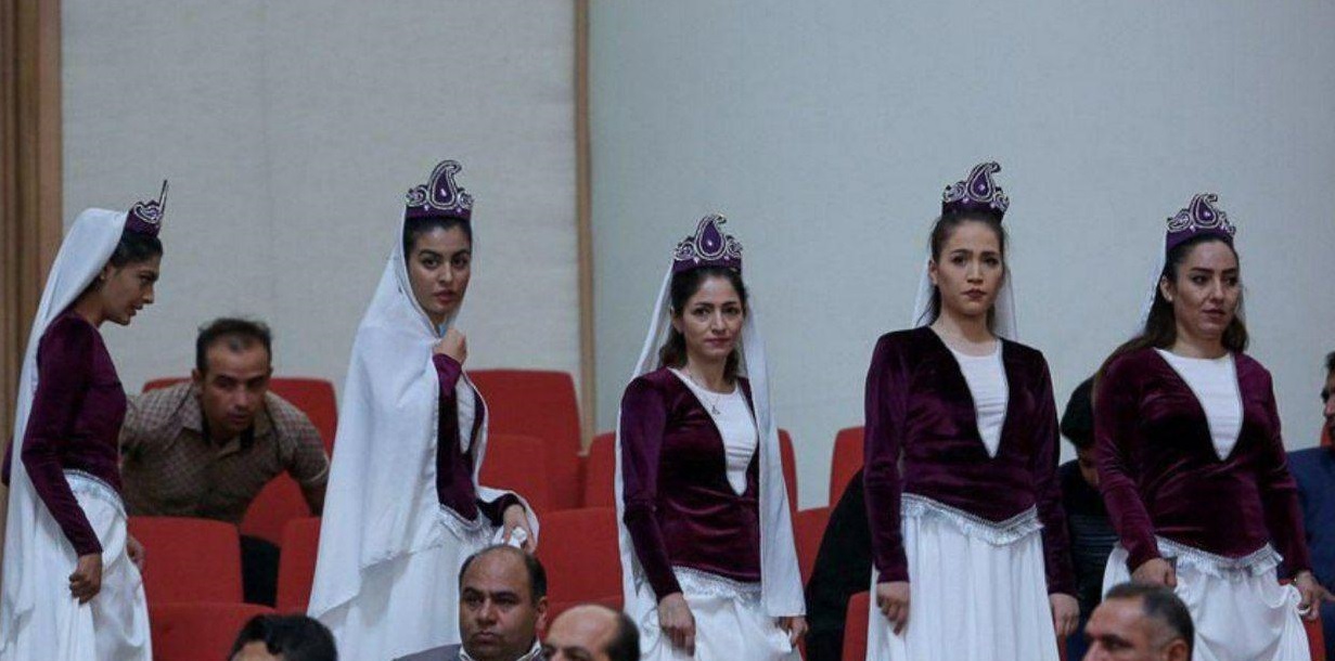 کیهان: بانوان بدپوشش در مراسم رسمی سخنرانی رئیس&zwnj;جمهور چه می&zwnj;کنند؟