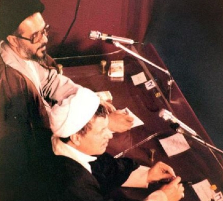 خاطرات آیتالله هاشمی؛ ۱۷ مهر ۱۳۷۱ تا ۱۳۷۵: آقای موسوی خویینیها خواستار استعفا از مرکز تحقیقات استراتژیک به خاطر گمان عدم تمایل من بود؛ نصیحت کردم که به کلی کنار نباشند خاطرات آیتالله هاشمی؛ ۱۷ مهر ۱۳۷۱ تا ۱۳۷۵: آقای موسوی خویینیها خواستار استعفا از مرکز تحقیقات استراتژیک به خاطر گمان عدم تمایل من بود؛ نصیحت کردم که به کلی کنار نباشند
