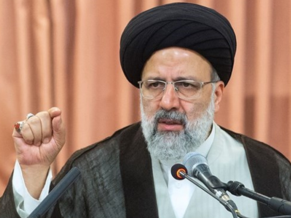 وقتی دوره مدیریتی یک عده تمام می&zwnj;شود، مدیران بعدی می&zwnj;آیند و همه چیز را گردن مدیران قبلی می&zwnj;اندازند؛ اگر روابط، سالم باشد، نباید شاهد چنین رفتار&zwnj;هایی باشیم / در خود قوه قضائیه رشوه&zwnj;هایی اخذ شده که بهت آور است؛ از آپارتمان&zwnj;های ۶۰۰ متری گرفته تا ویلا&zwnj;های ۴ هزارمتری در شمال؛ البته متهمان بازداشت و اموال نامشروع آن&zwnj;ها ضبط شده/ در بحث حجاب، مراکز دولتی باید پیشقدم باشند؛ نیازی هم به بگیر و ببند نیست / اجازه نمی&zwnj;دهیم عده&zwnj;ای در فصل انتخابات، تخلّفاتی را مرتکب شوند؛ بعد هم انتخابات برگزار شود و کسی رسیدگی نکند / در حالی که رئیس&zwnj;جمهور ما دارد به مکرون دست می&zwnj;دهد، فرانسه به&zwnj;همراه دو کشور دیگر علیه ما بیانیه صادر می&zwnj;کنند؛ اروپایی&zwnj;ها با این بیانیه، حرمت رییس جمهور و ملّت ایران را شکستند