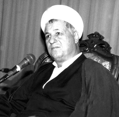خاطرات آیت&zwnj;الله هاشمی؛ ۱ آبان ۱۳۷۱ تا ۱۳۷۵: شب میهمان آیت&zwnj;الله خامنه&zwnj;ای بودم، درباره حال آیت&zwnj;الله اراکی صحبت کردیم؛ مسأله مرجعیت بعد از ایشان و لزوم تقویت قم در مقابل نجف و راه&zwnj;های وصول به این هدف مورد بحث قرار گرفت / آقای فلاحیان گفت محمد [هاشمی] و حسین [مرعشی] و بعضی از وزرا و معاونان، برای نامزدی دکتر [حسن] حبیبی برنامه&rlm; ریزی می&zwnj;کنند