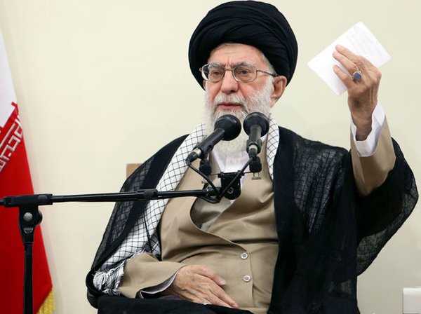 رهبر معظم انقلاب: بعضی&zwnj;ها تاریخ را تحریف میکنند که &laquo;شروع اختلافات از تسخیر لانه جاسوسی بوده&raquo; / اختلاف بین ملت ایران با دولت آمریکا از ۲۸مرداد و قبل آن بود