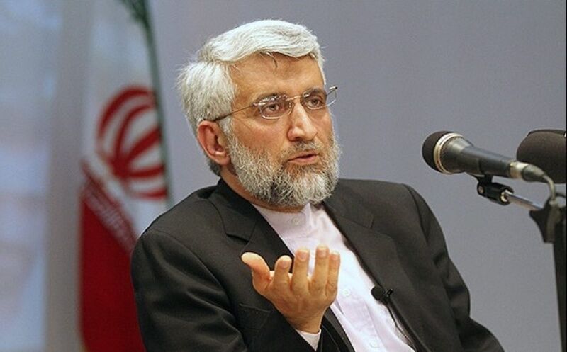 جلیلی: روحانی این پرسش را مطرح کرده که &laquo;پیشرفت و آینده کشور در سایه تعامل با دنیا است یا تقابل؟&raquo;؛  مانند آن است که بگوییم در رانندگی، از پدال گاز باید استفاده کرد یا ترمز