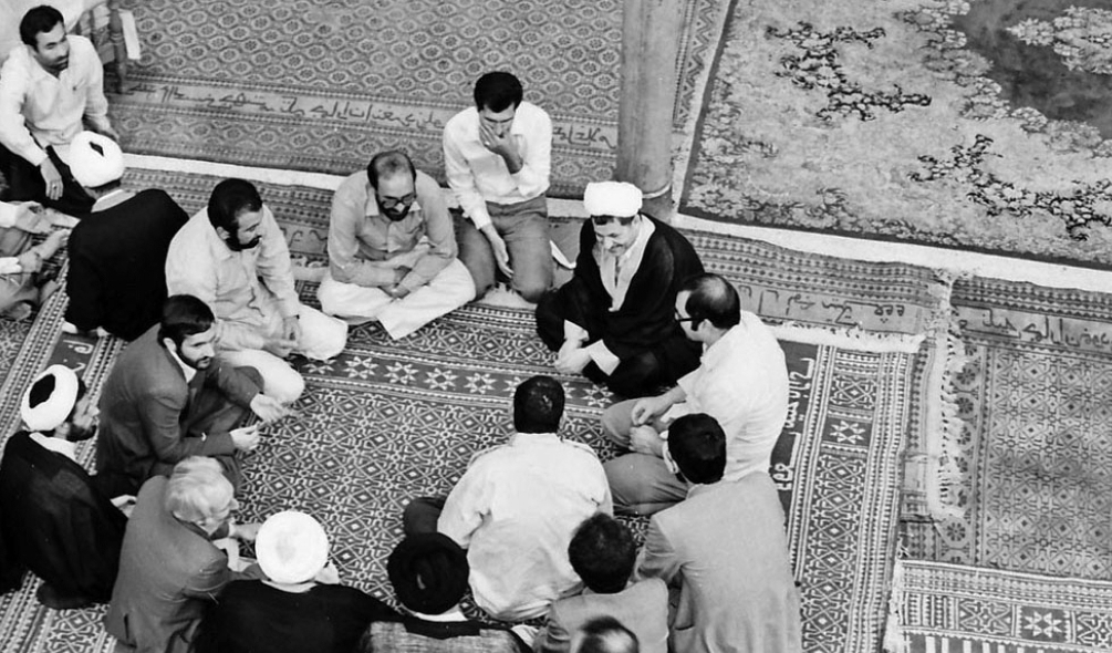خاطرات آیت&zwnj;الله هاشمی؛ ۱۸ آبان ۱۳۷۱ تا ۱۳۷۵:حسن روحانى، اوضاع فعلى مركز تحقيقات استراتژيك را گزارش داد؛ براى استفاده از نيروهاى قديمى و جديد مشورت كرد