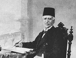 میرزا ملکم خان حیرت از وضع وزرای حالیه ایران داشت میرزا ملکم خان حیرت از وضع وزرای حالیه ایران داشت