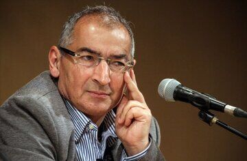 صادق زیبا کلام:&zwnj;اگر یک فرد نظامی هم رئیس جمهور شود، نمی تواند معجزه کند چون عصای موسی ندارد / تا زمانی که مردم درگیر شهریه درسی فرزندان و اجاره بهای خانه باشند، رشد نمی کنند