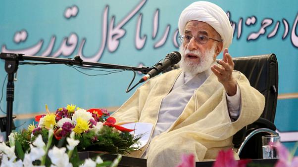آیتالله جنتی: حاشیهسازی و دخالت دولت در انتخابات، خلاف حقالناس است / بر اساس قانون فعلی انتخابات، شایستگی و شایستهسالاری افراد اصلاً مطرح نیست / به در خانههای مردم میروند، پول میدهند، لباس و لوازم زندگی میدهند؛ این اقدامات نوعی خرید رأی محسوب میشود / لازمه مشارکت حداکثری مردم در انتخابات، باز شدن راه کاندیداتوری عناصر فاسد و بیصلاحیت نیست / اگر ایستادگی و مقاومت مقام معظم رهبری وجود نداشت، عدهای راه مذاکره با آمریکا را باز کرده بودند آیتالله جنتی: حاشیهسازی و دخالت دولت در انتخابات، خلاف حقالناس است / بر اساس قانون فعلی انتخابات، شایستگی و شایستهسالاری افراد اصلاً مطرح نیست / به در خانههای مردم میروند، پول میدهند، لباس و لوازم زندگی میدهند؛ این اقدامات نوعی خرید رأی محسوب میشود / لازمه مشارکت حداکثری مردم در انتخابات، باز شدن راه کاندیداتوری عناصر فاسد و بیصلاحیت نیست / اگر ایستادگی و مقاومت مقام معظم رهبری وجود نداشت، عدهای راه مذاکره با آمریکا را باز کرده بودند