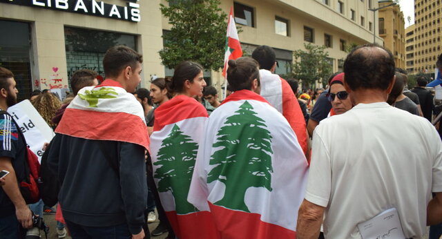 سی و پنجمین روز اعتراضات در لبنان/ الاخبار: ماکرون برای بازگشت حریری، به لبنان فشار می&zwnj;آورد