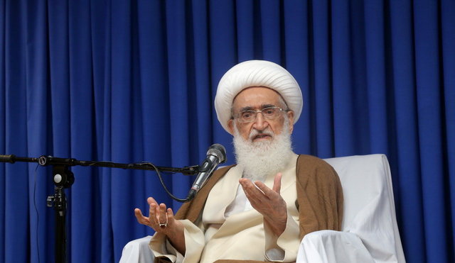 آیت الله نوری همدانی: بی شک کسانی که حسینیه، مسجد و قرآن&zwnj;ها را آتش می زنند از مردم نیستند / آمریکا، اسرائیل، عربستان، سلطنت&zwnj;طلبان و بعضی کشورهای اروپایی از این آشوب&zwnj;ها حمایت کردند