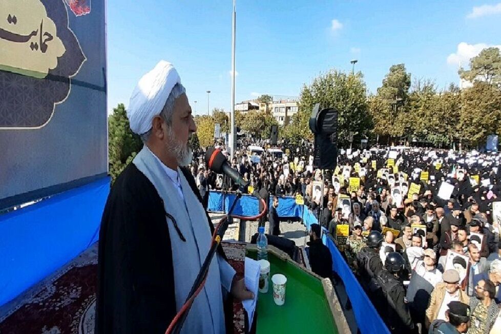 جانشین نماینده ولی فقیه در سپاه: رهبر معظم انقلاب در جریانات اخیر از خود هزینه کردند / ایشان یک رهبر بصیر و آگاه هستند
