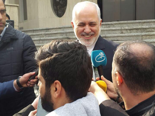 دفتر ریس جمهور: استعفای ظریف صحت ندارد / ظریف در حاشیه جلسه هیات دولت: اگر استعفا داده بودم که الان اینجا نبودم
