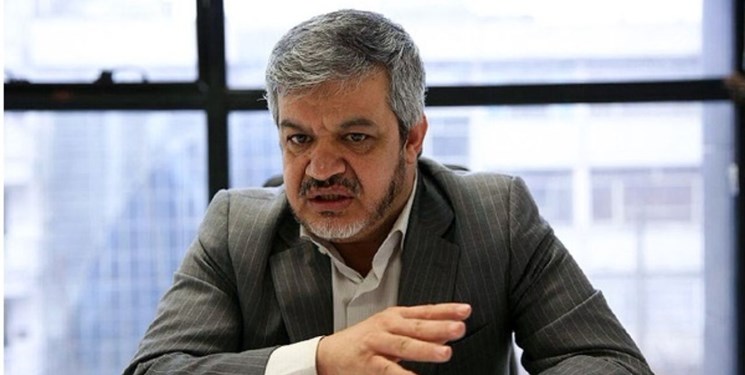 عضو هیات رئیسه مجلس: لاریجانی افزایش قیمت بنزین را به نمایندگان گفته بود