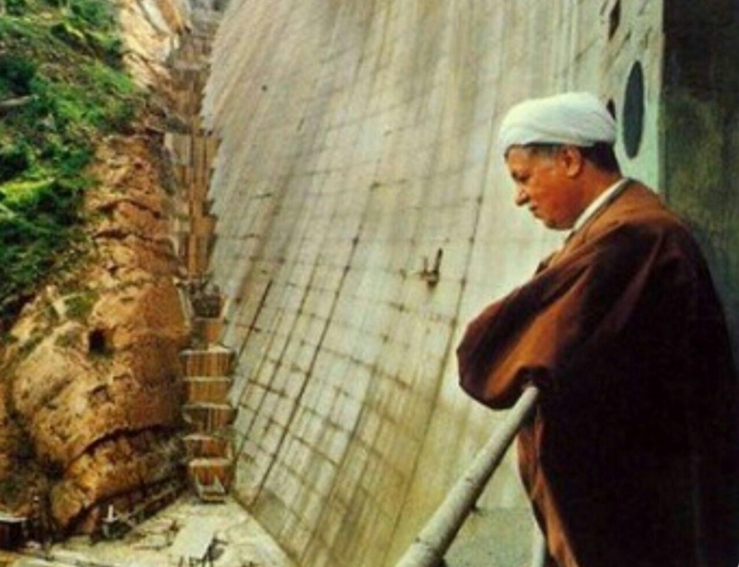 خاطرات آیت&zwnj;الله هاشمی؛ ۱۷ آذر ۱۳۷۱ تا ۱۳۷۵: حال آیت &zwnj;الله گلپایگانی رو به وخامت رفته با تنفس مصنوعی، حیات دارند؛ آیت &zwnj;الله خامنه&zwnj;ای پیغام دادند که برای تجلیل خوب از ایشان در صورت فوت آماده باشیم / میهمان رهبری بودم، کروبی با ایشان ملاقات داشته و اجازه گرفته مجمع روحانیون مبارز، خاتمی را نامزد کنند